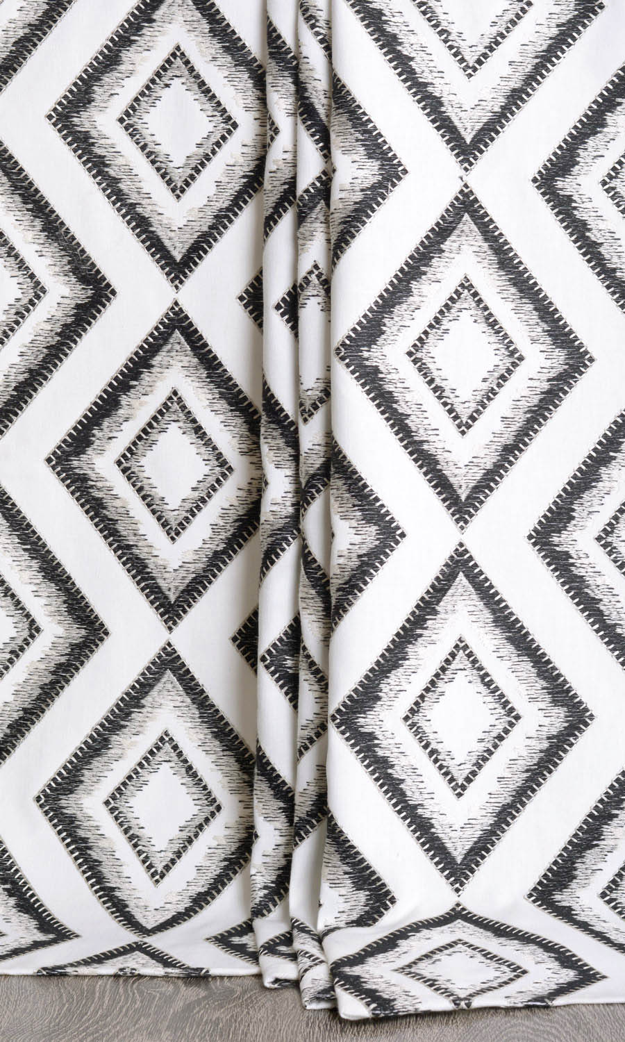 Geometric Patterned Window Treatments Fabric By the Metre (White/ Black)